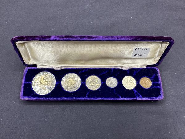 Canada RCM Presentation Set 1957 in purple case